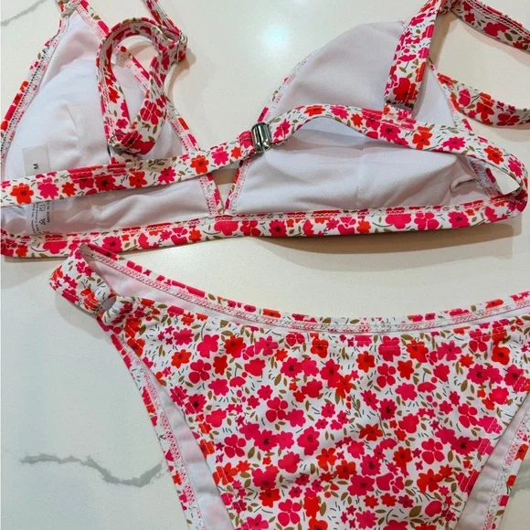 4 Bikini Sets - all medium - Picture 2 of 11